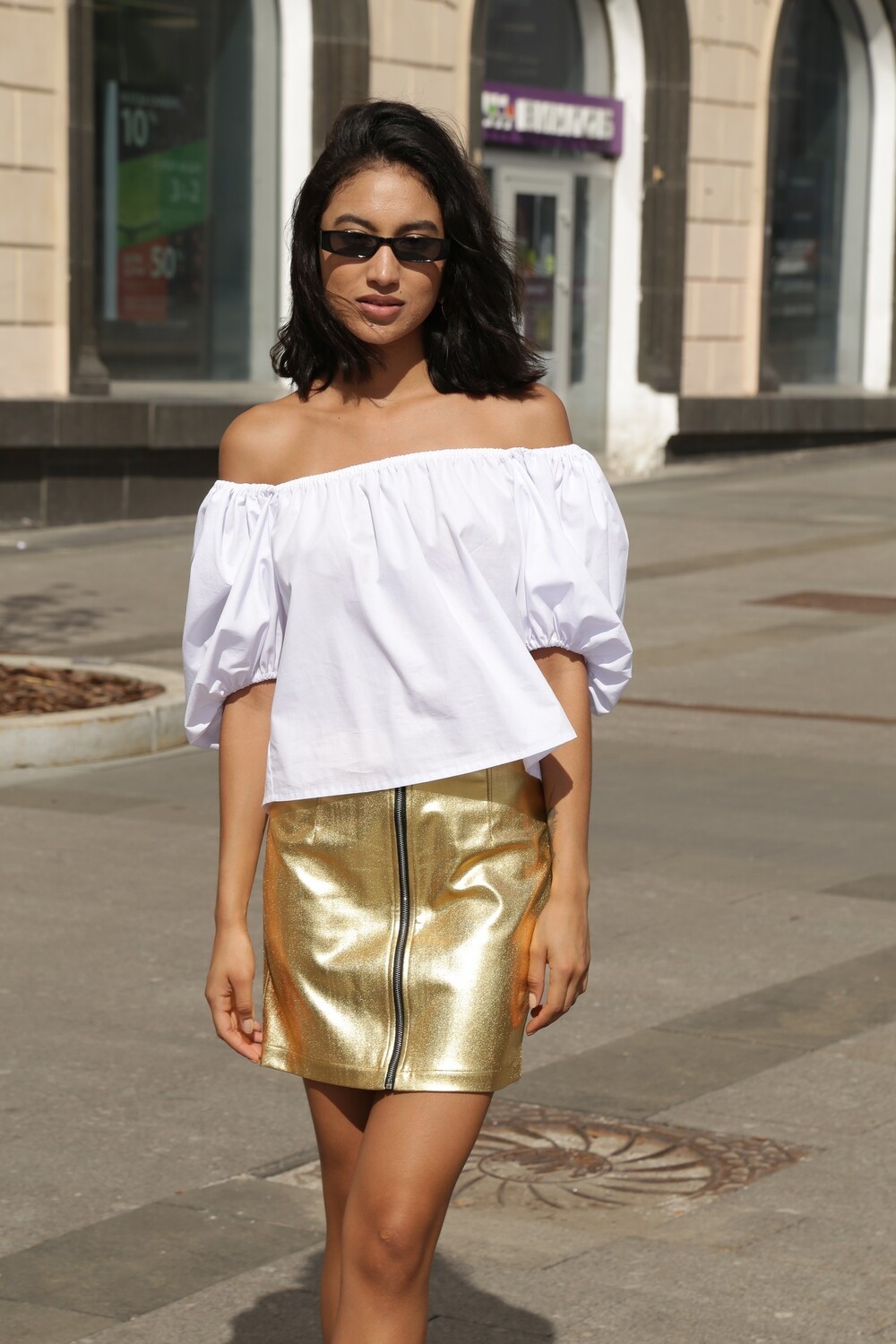 Top with puffed sleeves