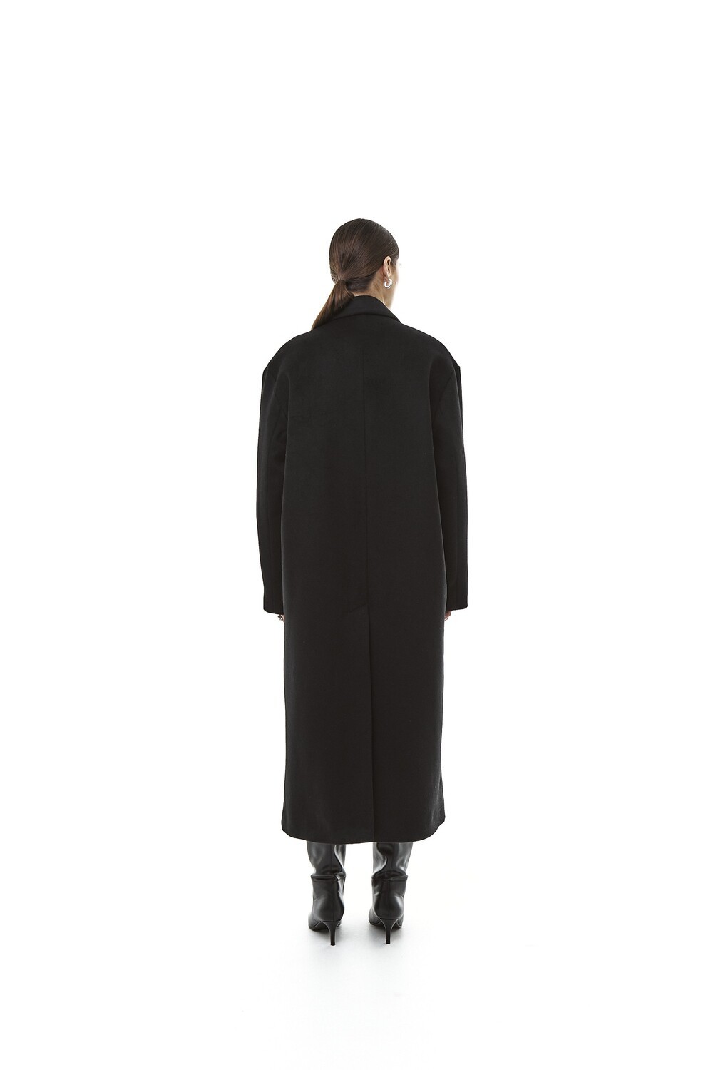 Black insulated coat with leaf