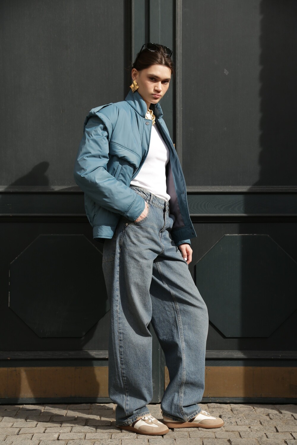 Relaxed jeans with a distressed effect